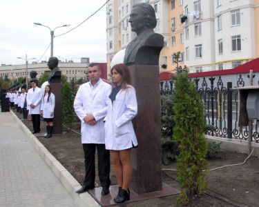 Inaugurarea savanților și medicilor iluștri