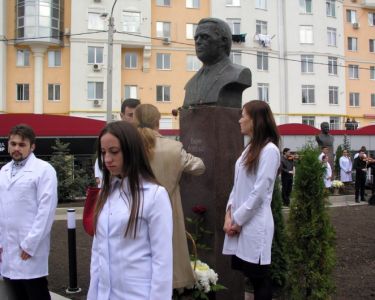 Inaugurarea savanților și medicilor iluștri