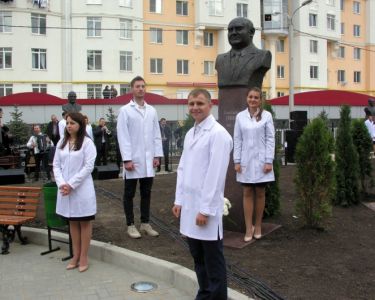 Inaugurarea savanților și medicilor iluștri